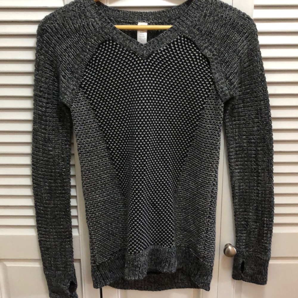 Ivivva sweater size 12